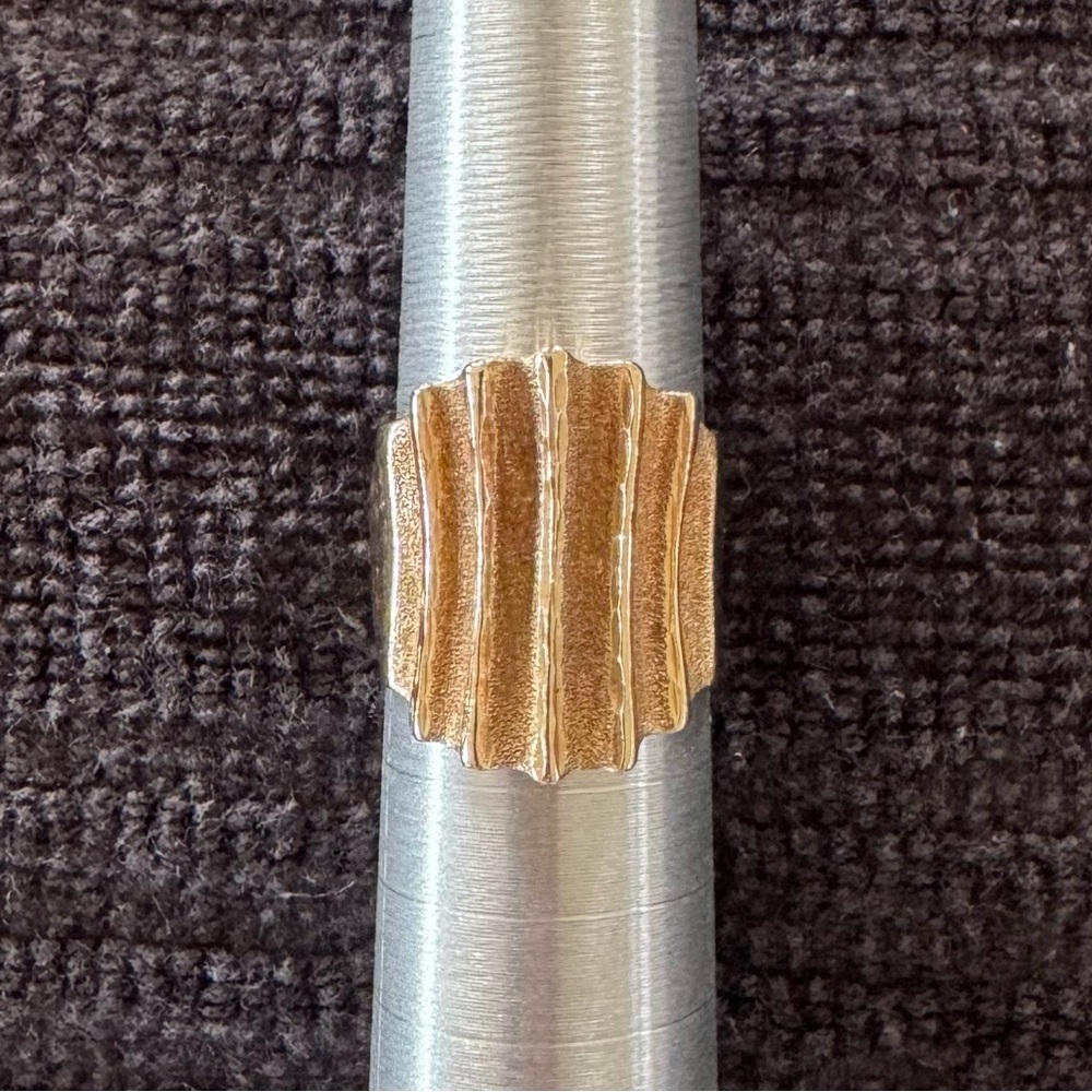 (SOLD) Vintage Solid 10k Gold Ribbed Ring Approximate Ring size 7 (5 grams)